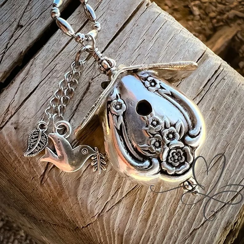 2026 Summer Hot Sale – 50% OFF🔥The 1951 "Magnolia" Birdhouse Necklace thumbnail 10